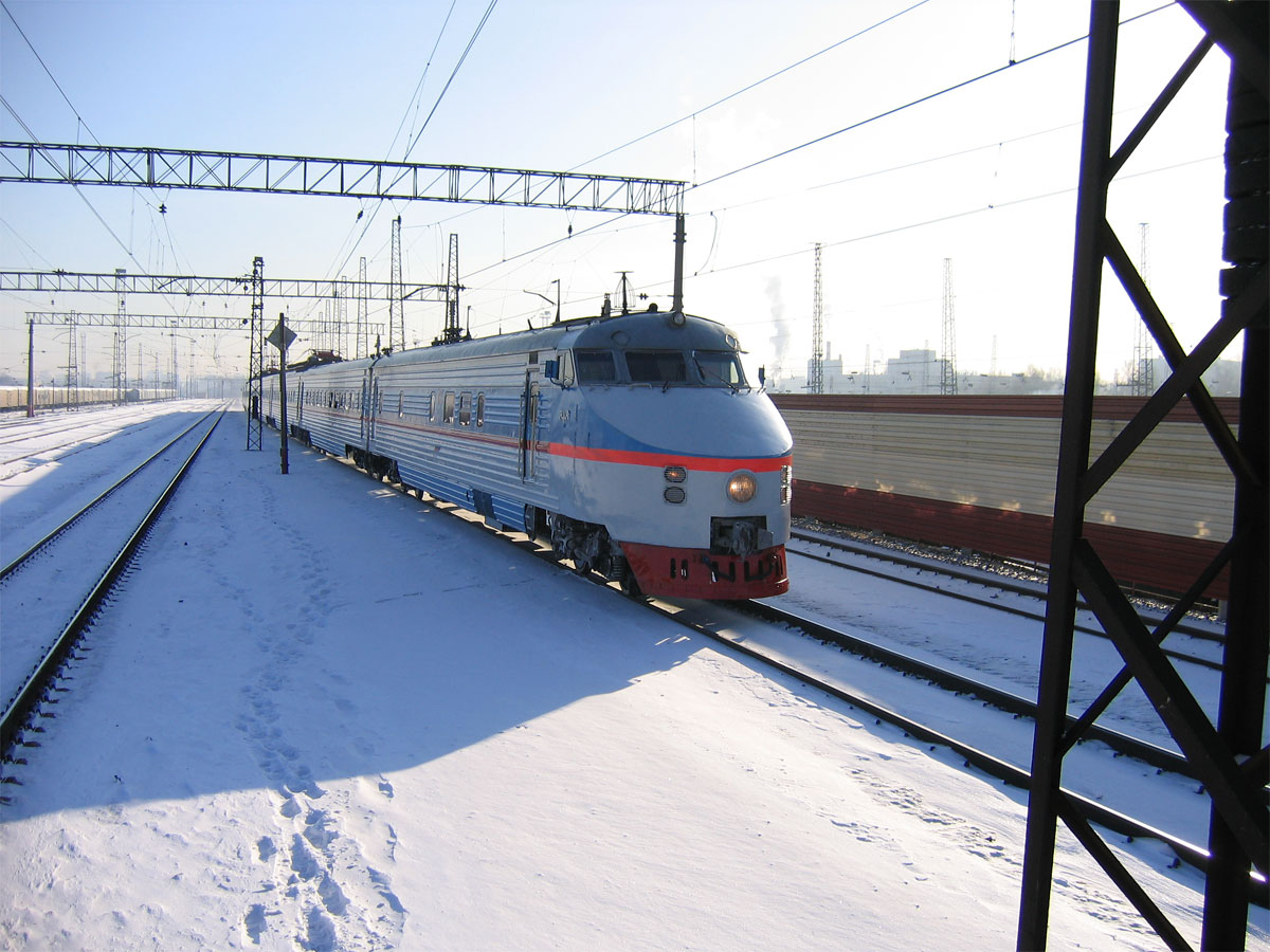 ЭР-200 по пути в депо