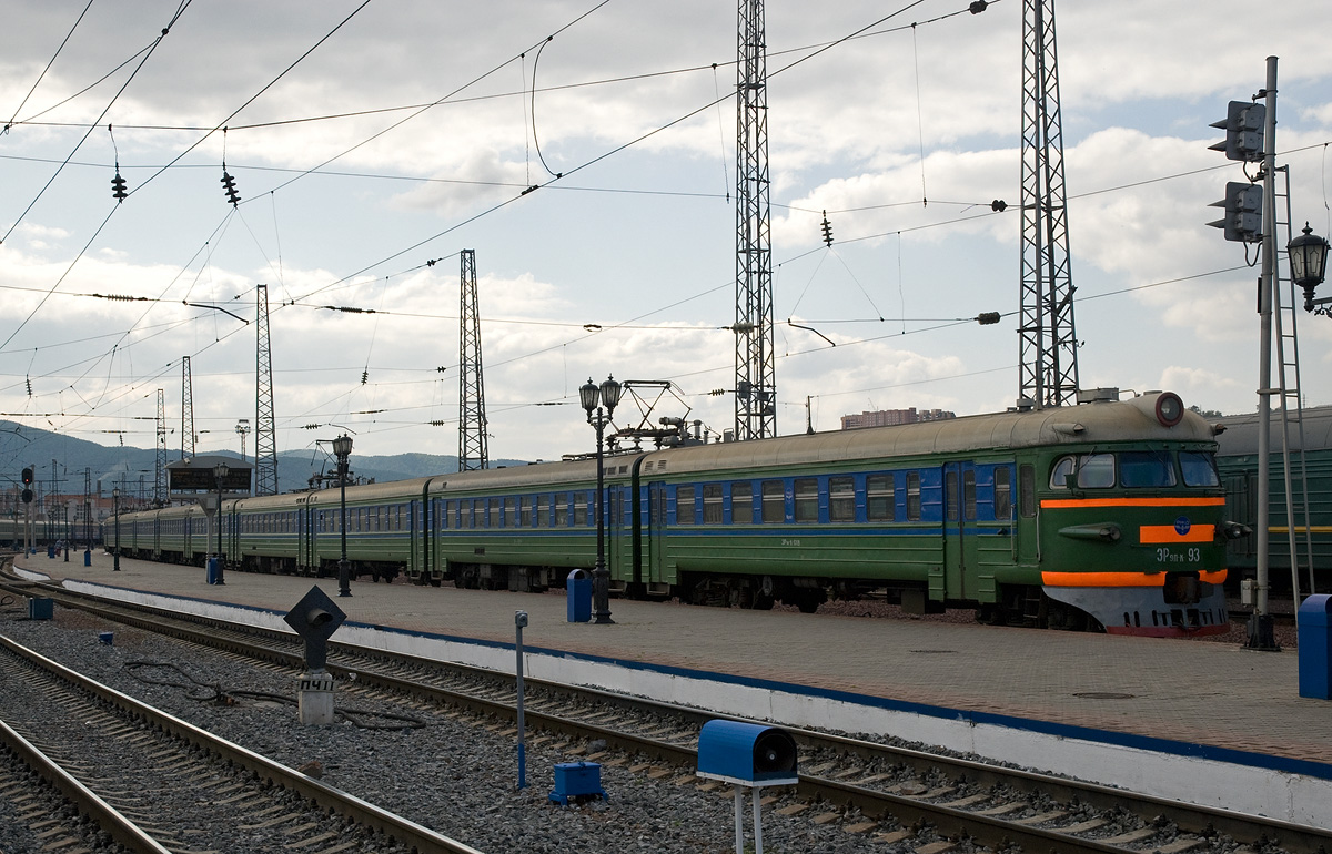 http://www.train-photo.ru/data/media/87/9-93._._-._06.09.2009.jpg